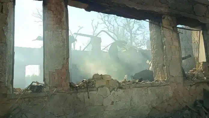 На півдні України росіяни не припиняють завдавати ударів по цивільному населенню: є загиблий і постраждалі