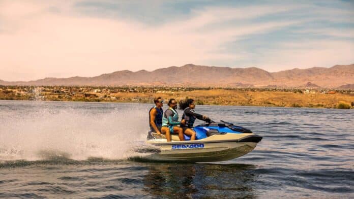 На фото аквабайк Sea-Doo Tow Sports 2025