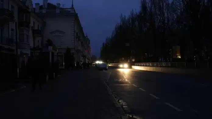 Блекаут у Чернігові: як місто справляється без світла, води й стабільної напруги
