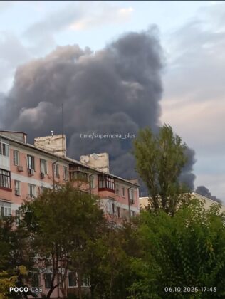 В окупованій Феодосії палає нафтобаза: дим видно на 12 км