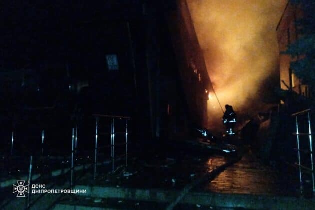 Атака на Дніпропетровщину: загорівся супермаркет АТБ і п’ятиповерхівка