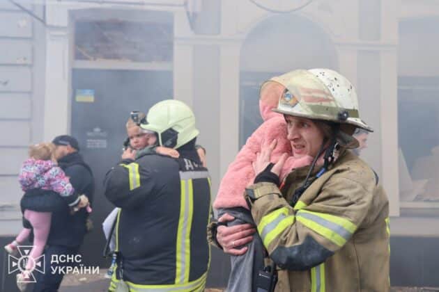 Дрон рф ударив по дитячому садку в Харкові: є загиблий і поранені