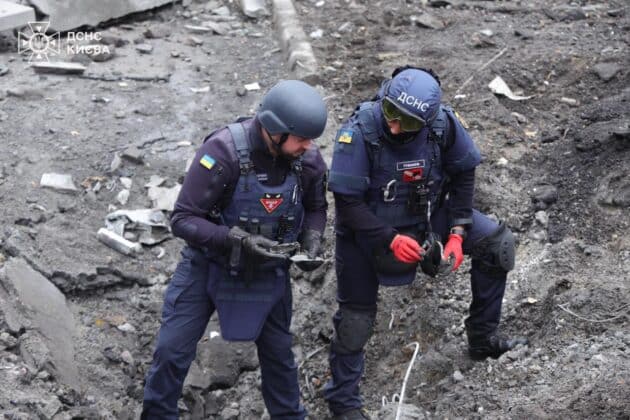Двоє загиблих і десятеро поранених: наслідки нічної атаки на Київ