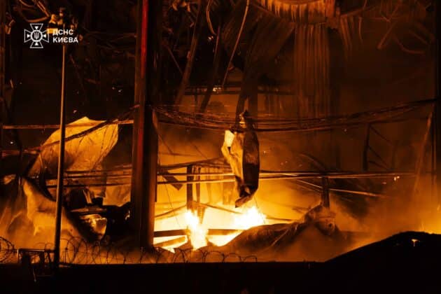 Двоє загиблих і десятеро поранених: наслідки нічної атаки на Київ