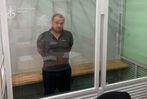 Батьки чотири доби добивали дитину металевою трубою