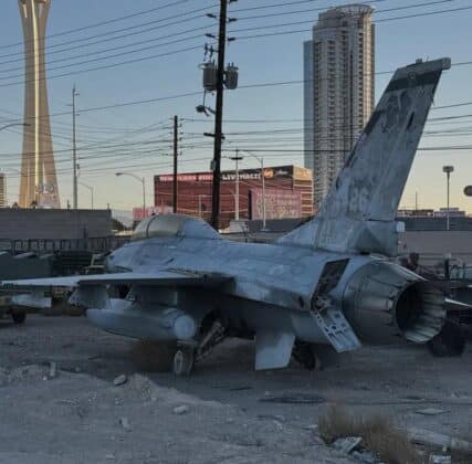 На сміттєзвалищі у Лас-Вегасі знайшли винищувач F-16