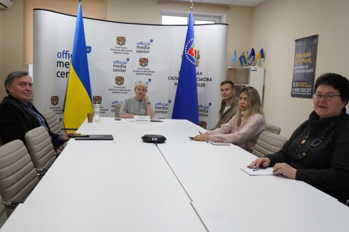 Держслужбовців Луганщини навчили емпатичній взаємодії з людьми, які втратили зір