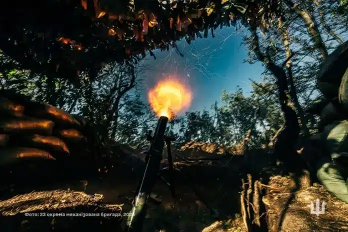 На Покровському напрямку - до чверті усіх боїв за добу: карта від Генштабу