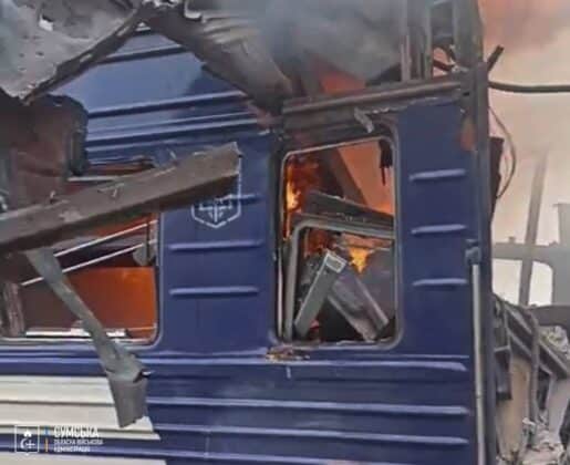 російський удар по поїздах у Шостці: відомо про жертву