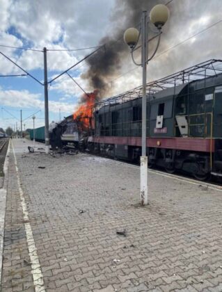російський удар по поїздах у Шостці: відомо про жертву