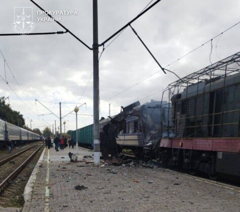 російський удар по поїздах у Шостці: відомо про жертву