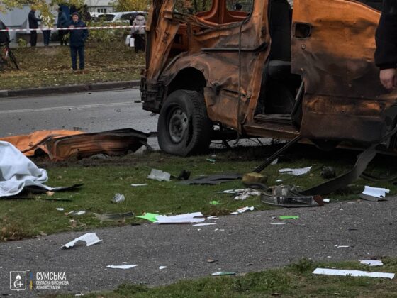 У Сумах ворожий безпілотник поцілив у перехрестя: дев’ять постраждалих