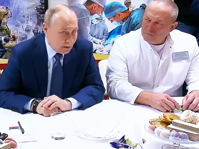 путін у лікарні пропонує зупинити бойові на Донбасі