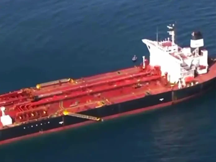 Французький спецназ захопив російський танкер, підозрюваний у запуску дронів над Європою