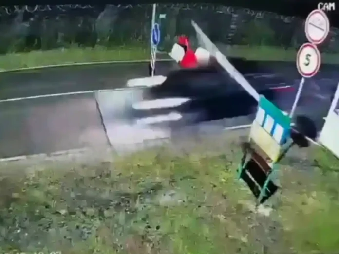 Відео втечі з України: мобілізований адвокат на авто прорвався в Угорщину