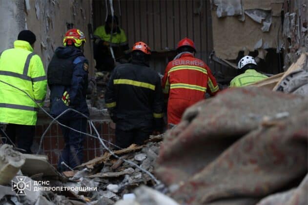 У Дніпрі завершили розбір завалів будинку, куди влучив дрон рф