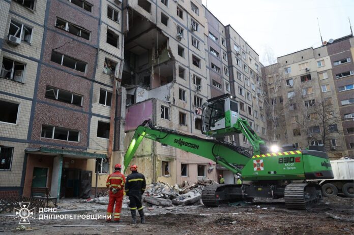 У Дніпрі завершили розбір завалів будинку, куди влучив дрон рф
