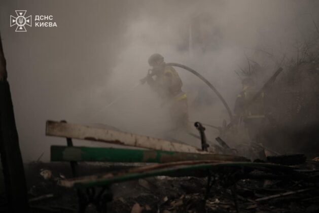 У Києві рятувальники завершили рятувальні роботи після удару рф
