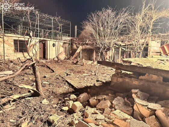 Нічна атака на Одещину: уламки дронів зруйнували житло