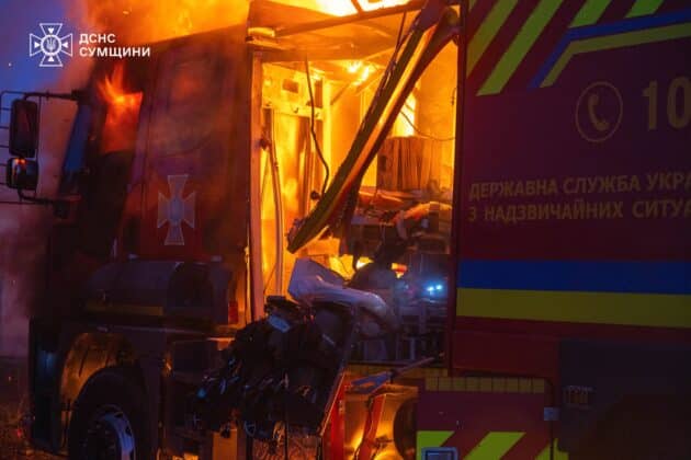 У Сумах росіни знищили дроном пожежний автомобіль