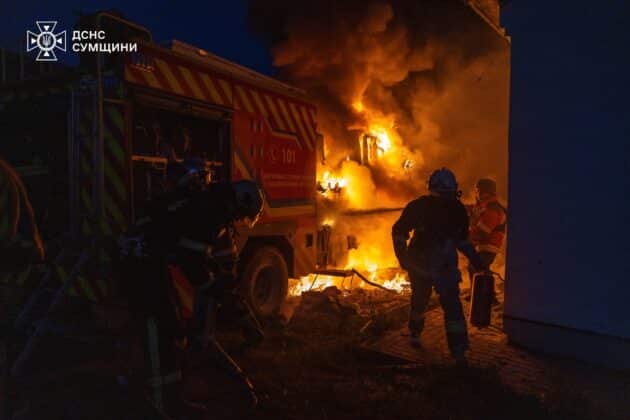 У Сумах росіни знищили дроном пожежний автомобіль