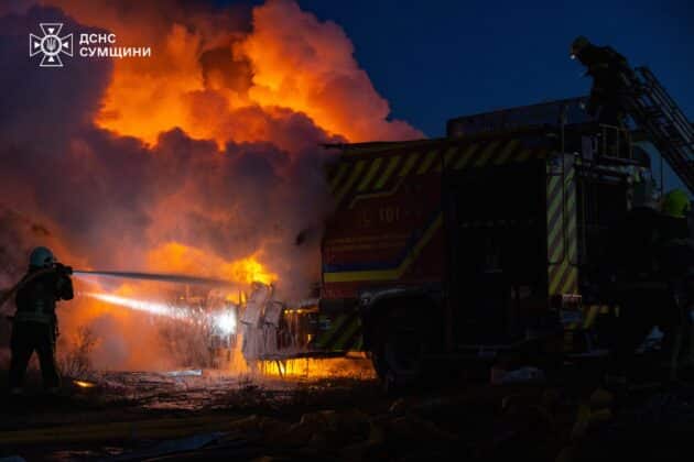 У Сумах росіни знищили дроном пожежний автомобіль