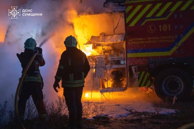 У Сумах росіни знищили дроном пожежний автомобіль
