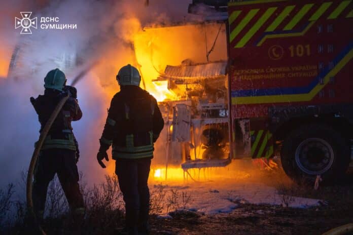 У Сумах росіни знищили дроном пожежний автомобіль