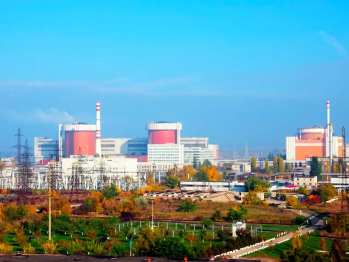 АЕС в Україні знизили потужність через масовані атаки рф