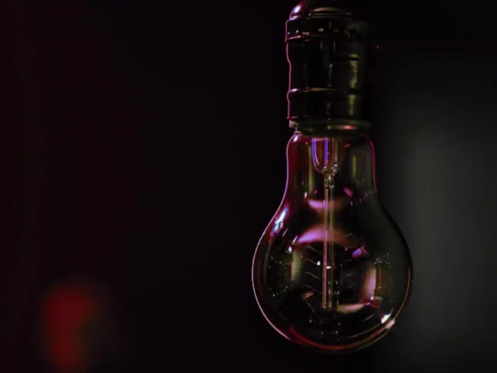 В Україні запровадили аварійні відключення через масовану атаку на енергосистему