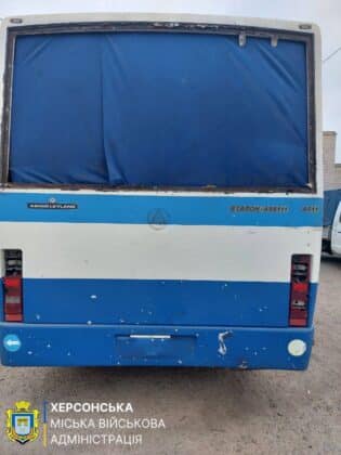 Дрон рф ударив по маршрутці у Херсоні — постраждала дитина