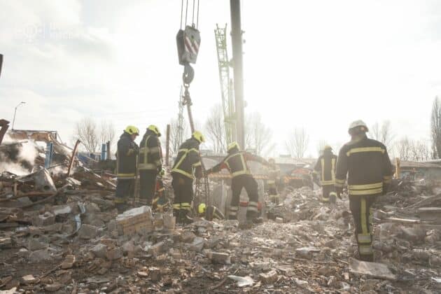 Наслідки нічної атаки Києва: руйнування, жертви та рятувальні роботи