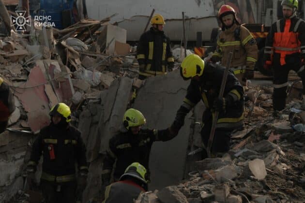 Наслідки нічної атаки Києва: руйнування, жертви та рятувальні роботи