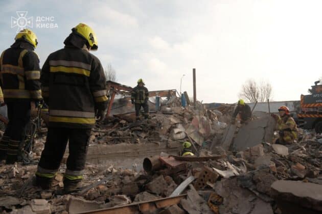 Наслідки нічної атаки Києва: руйнування, жертви та рятувальні роботи