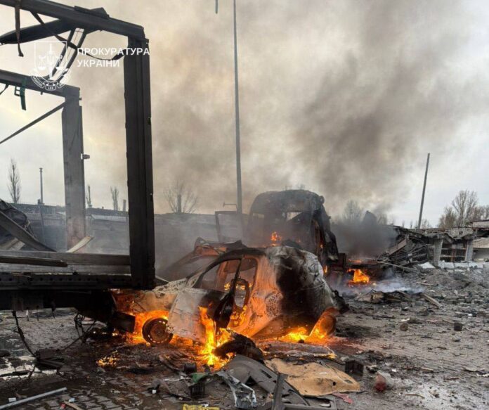 Атака на Київщину: пошкоджено житлові будинки та підприємства, є загиблі