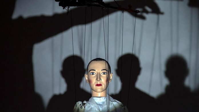 Маніпуляція свідомістю - підготовка сцени