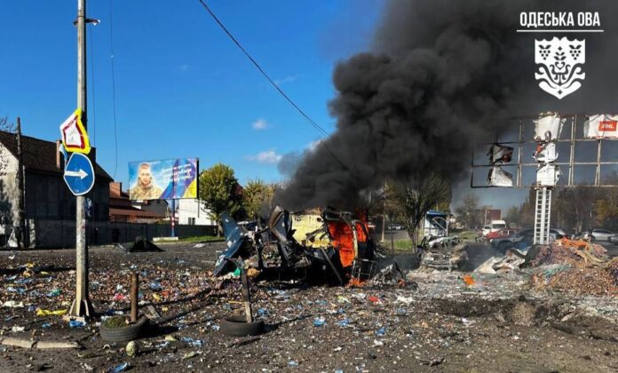 Дрони рф вдарили по ринку Чорноморська: є загиблі та поранен