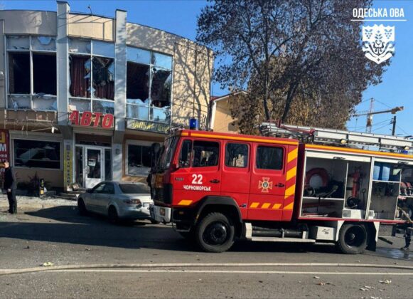 Дрони рф вдарили по ринку Чорноморська: є загиблі та поранен