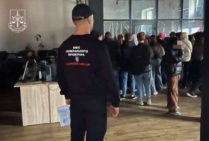 В Україні ліквідували 14 шахрайських call-центрів