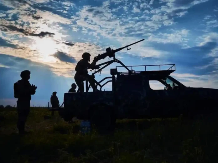 Масована атака рф: ППО знищила десятки ворожих дронів і ракету