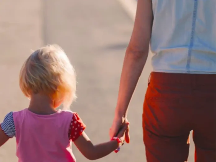 Мати використовувала доньку для розповсюдження наркотиків