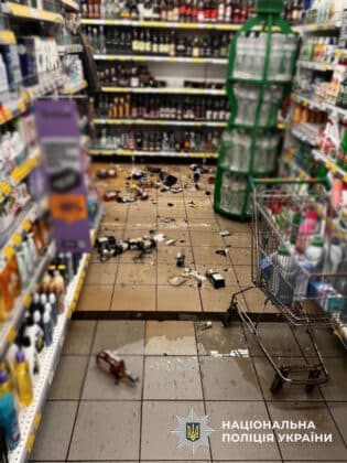 У київському магазині п’яний чоловік влаштував погром