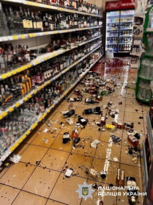 У київському магазині п’яний чоловік влаштував погром