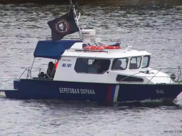 Катер рф із символікою «вагнера» помічено на кордоні з Естонією