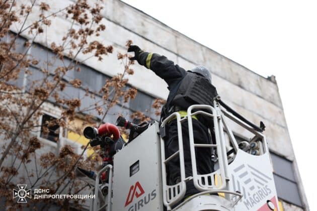 Наслідки удару по Дніпру: зросла кількість жертв та поранених