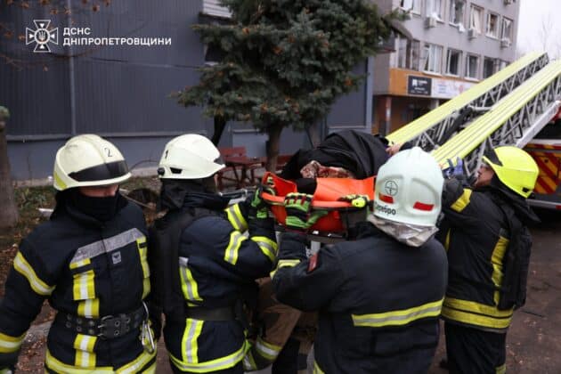 Наслідки удару по Дніпру: зросла кількість жертв та поранених