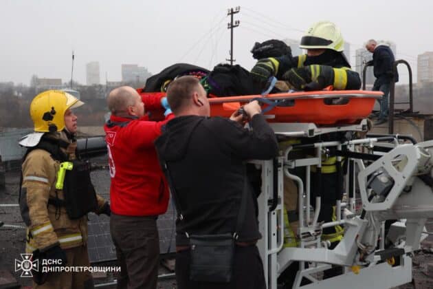 Наслідки удару по Дніпру: зросла кількість жертв та поранених