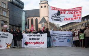 Реформа призову в ФРН викликала протести молоді _ 02