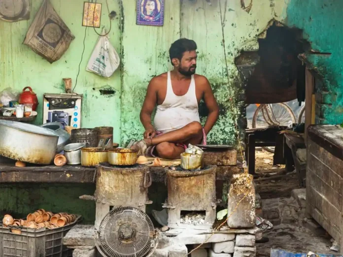 На росії визнали, що благали в Індії їжу та одяг