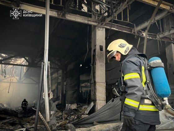 Удари по Київщині: російська атака зруйнувала вокзал у Фастові_09